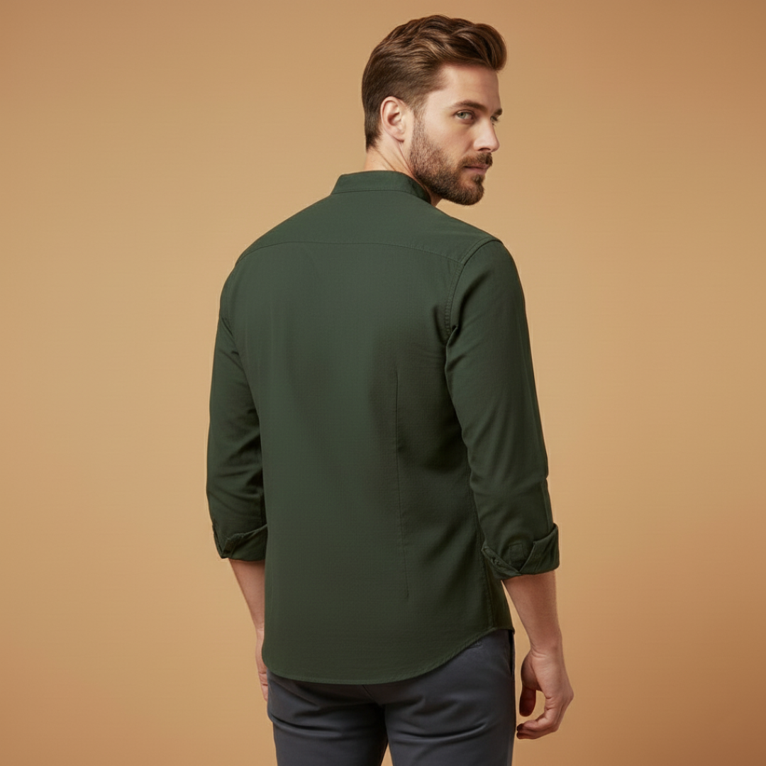 Men’s shirt with stand collar and button closure