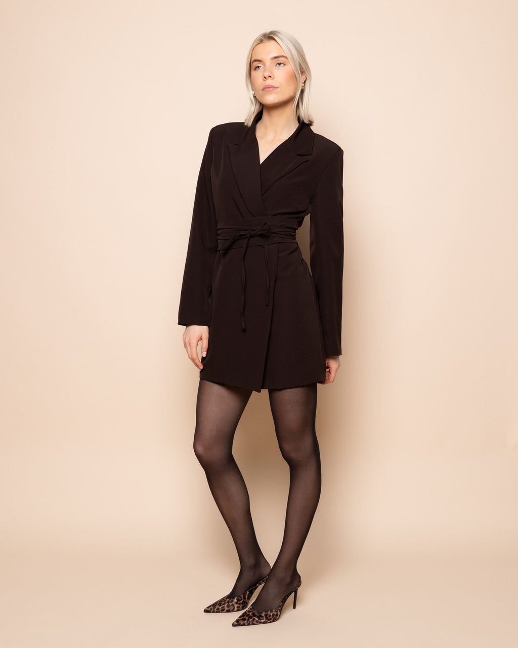 Getailleerde blazer dress met revers