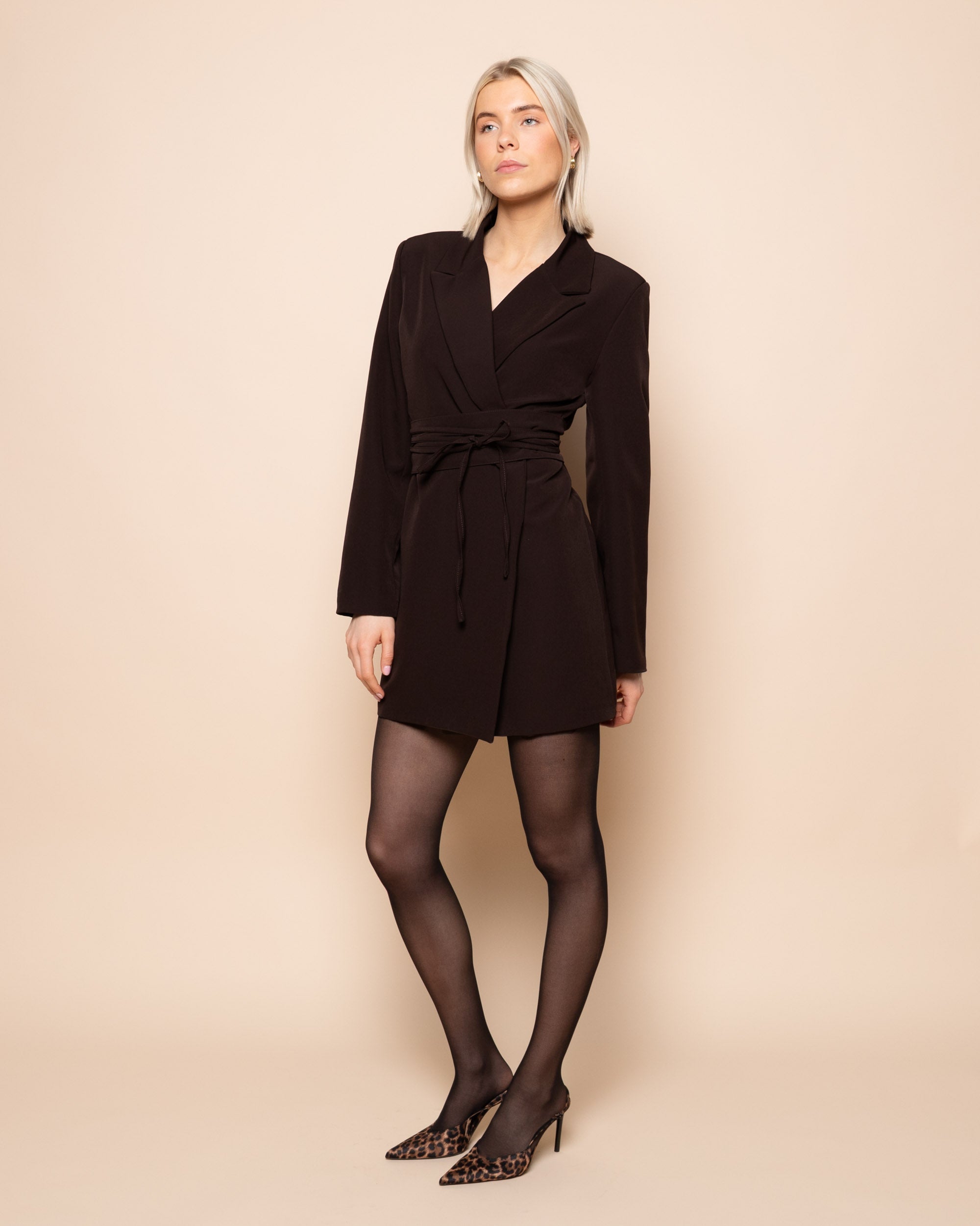 Getailleerde blazer dress met revers