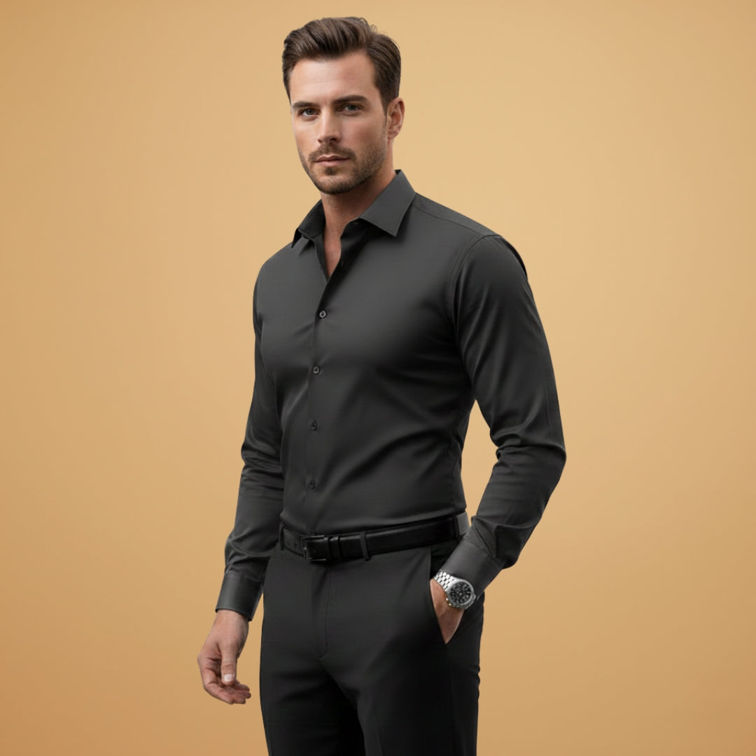 Tommy Men’s slim fit shirt with pointed collar and button closure