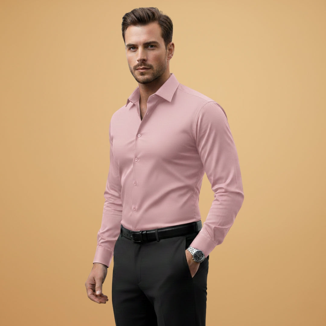 Tommy Men’s slim fit shirt with pointed collar and button closure