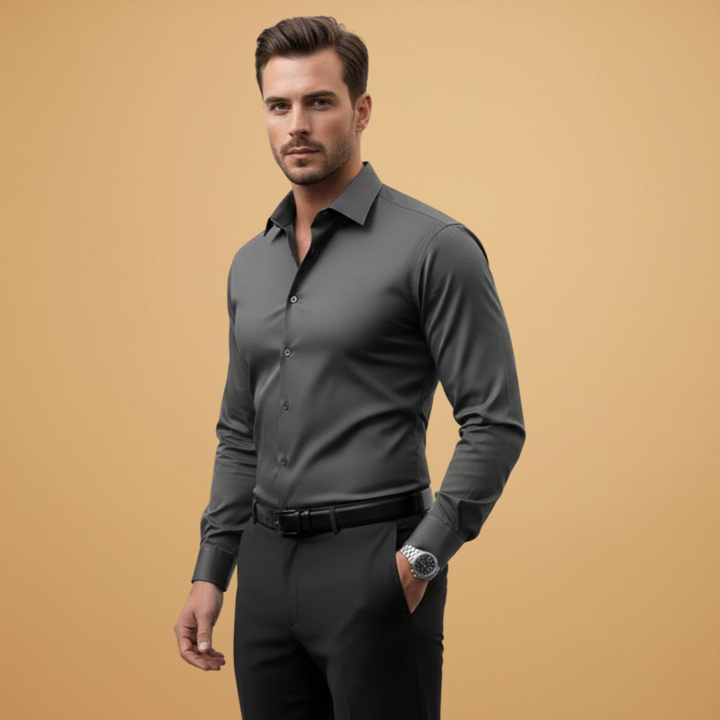 Tommy Men’s slim fit shirt with pointed collar and button closure