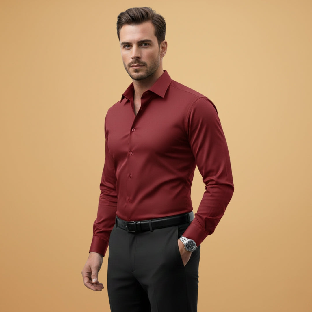 Tommy Men’s slim fit shirt with pointed collar and button closure